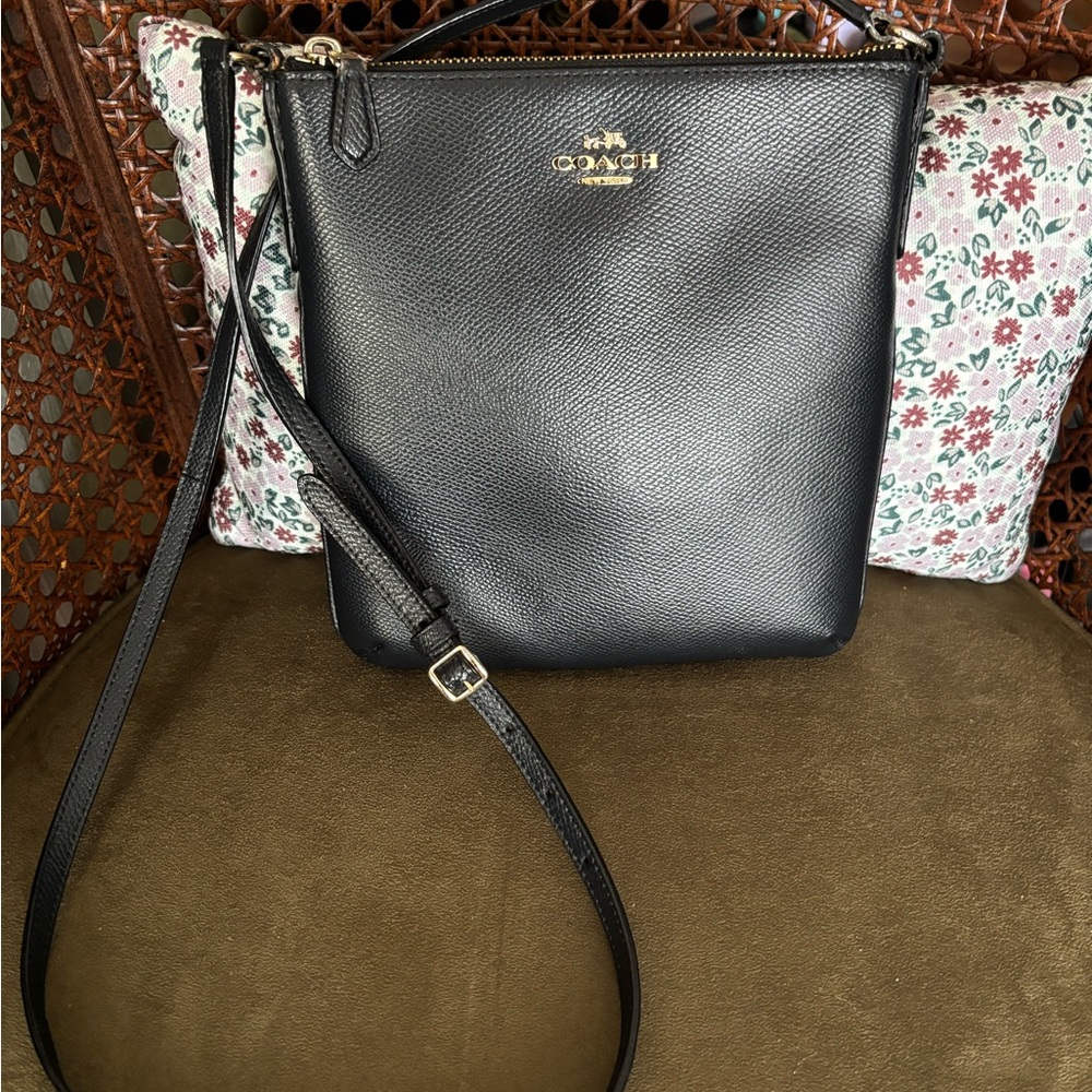 Coach North South Crossgrain Leather Crossbody bag Preloved GUC